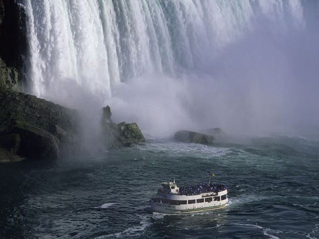Cataratas del Niagara - Maid of the Mist